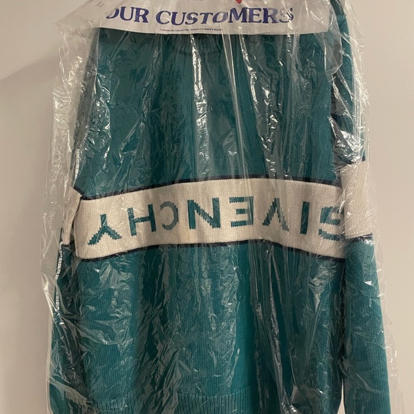 Authentic Men’s Givenchy Sweater Size Large - Picture 2 of 15